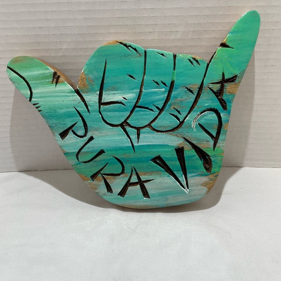 Pura Vida Hang Loose Wooden Hand Symbol Wall Hanging 9”x6” - Picture 1 of 4